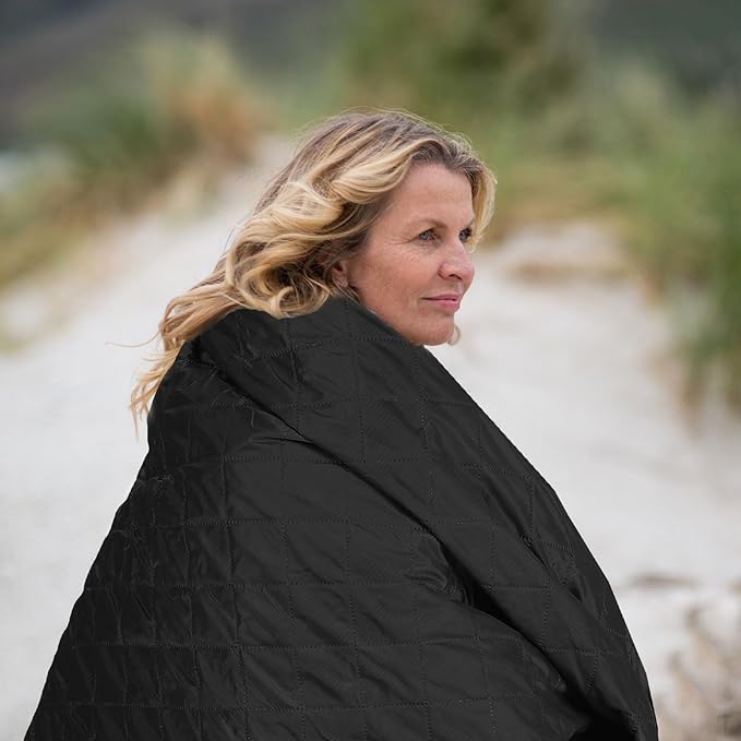 Tranqun 1 Large Outdoor Blanket 78'' x 55'' Quilted Windproof Waterproof Fleece Sandproof Stadium Foldable Warm Blanket for Camping Picnic Sporting Events Cold Weather (Black)