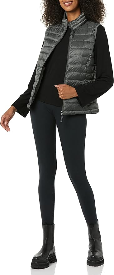 Amazon Essentials Women's Lightweight Water-Resistant Packable Puffer Vest