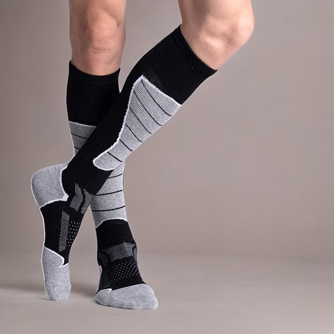 CS CELERSPORT 2/3/4 Pack Ski Socks for Men and Women Skiing, Snowboarding, Winter Performance Socks