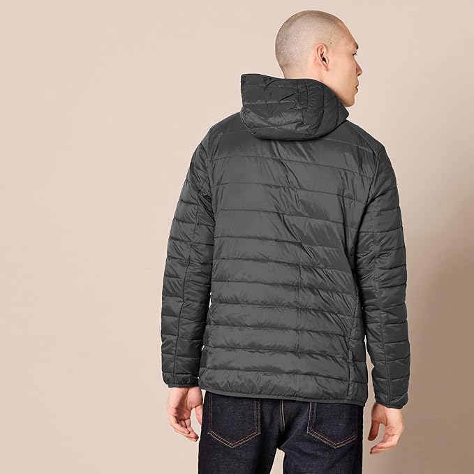 Amazon Essentials Men's Lightweight Water-Resistant Packable Hooded Puffer Jacket