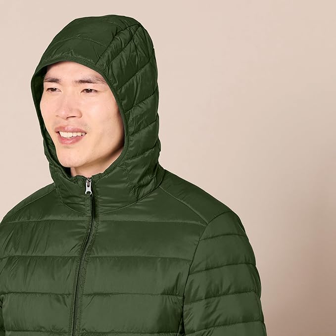 Amazon Essentials Men's Lightweight Water-Resistant Packable Hooded Puffer Jacket
