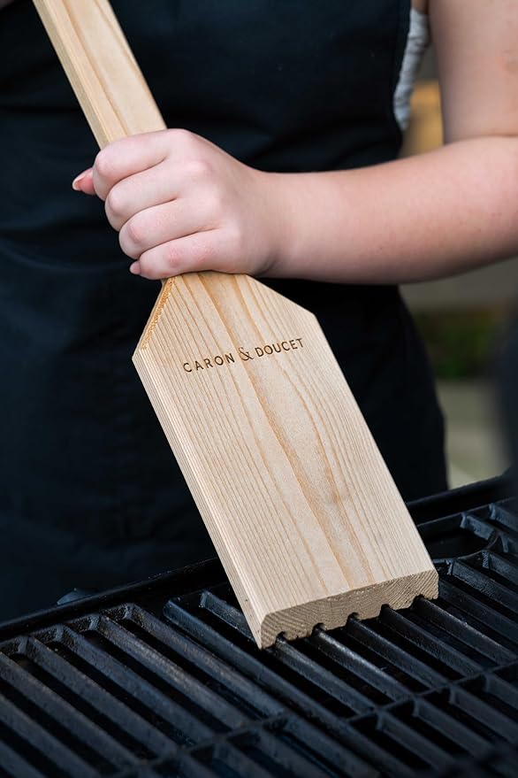CARON & DOUCET Natural Wood BBQ Grill Scraper – Western Red Cedar, Wire Bristle Free, Safe Grill Cleaner Tool for Gas & Charcoal Grates (18 Inch BBQ Scraper)