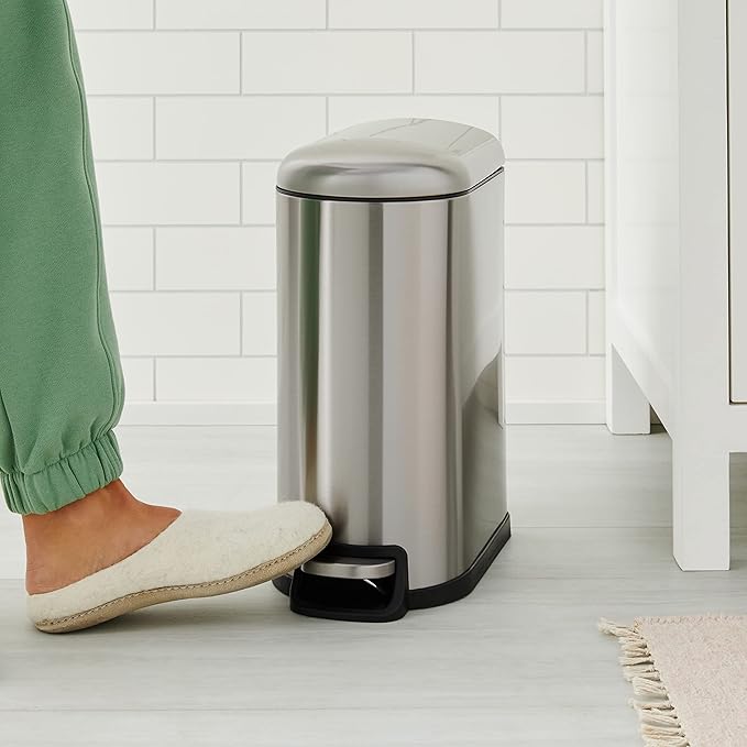 Amazon Basics D-Shaped Small Trash Can with Lid and Soft-Close Foot Pedal for Bathroom, Bedroom, Living Room, Office, Smudge Resistant, 10 l / 2.6 gallon, Silver
