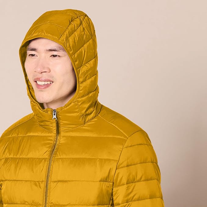 Amazon Essentials Men's Lightweight Water-Resistant Packable Hooded Puffer Jacket