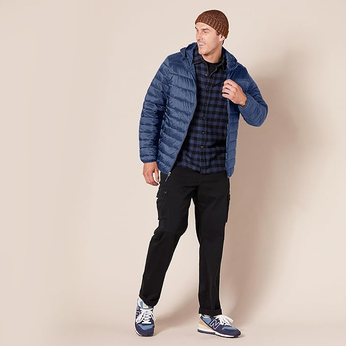 Amazon Essentials Men's Lightweight Water-Resistant Packable Hooded Puffer Jacket