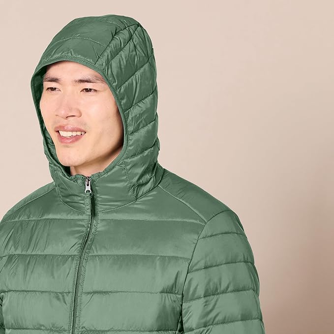 Amazon Essentials Men's Lightweight Water-Resistant Packable Hooded Puffer Jacket