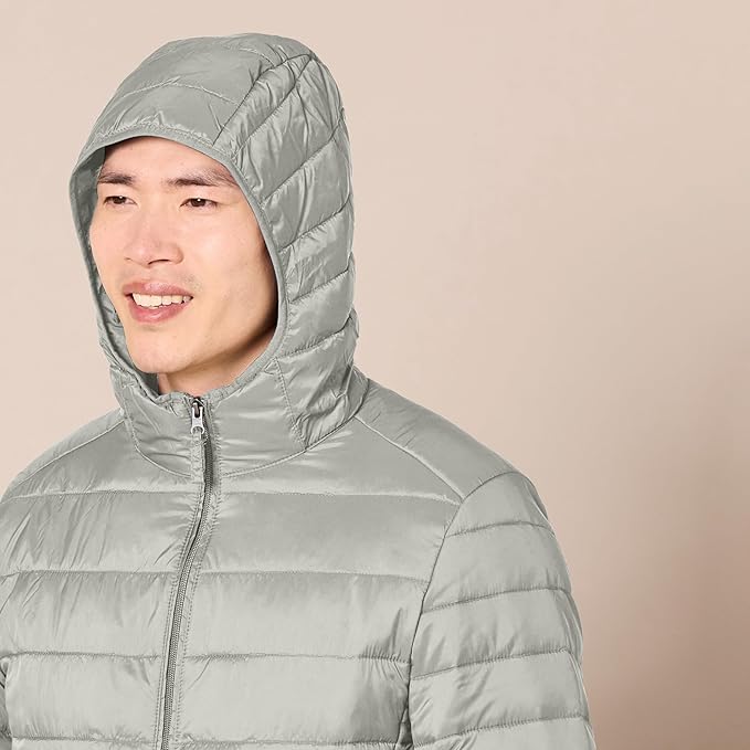 Amazon Essentials Men's Lightweight Water-Resistant Packable Hooded Puffer Jacket