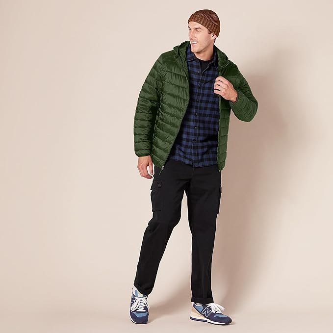 Amazon Essentials Men's Lightweight Water-Resistant Packable Hooded Puffer Jacket