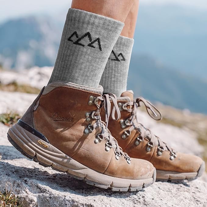 innotree 3 Pack Men's Merino Wool Hiking Socks, Micro Crew Cushioned Hiking Walking Thermal Moisture Wicking Trekking Socks