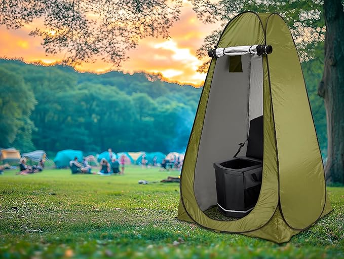 Portable Pop-Up Privacy Tent – Green. Outdoor Shower, Toilet, and Changing shelter. Water-Repellent, Compact, UV-Protective. Ideal for Camping, Beach, Hiking, and Festivals. Carry Bag Included