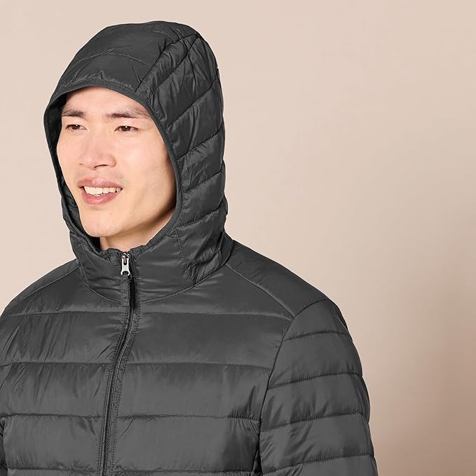 Amazon Essentials Men's Lightweight Water-Resistant Packable Hooded Puffer Jacket