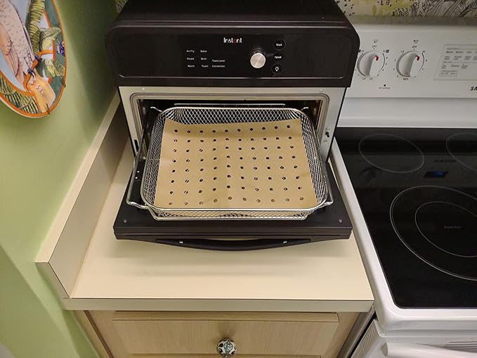 WMKGG 200 PCS Unbleached Air Fryer Parchment Paper, 11 x 9 inch Perforated Rectangular Air Fryer Toaster Oven Disposable Liners for Cuisinart, Ninja Foodi, Breville, Gowise, Black Decker