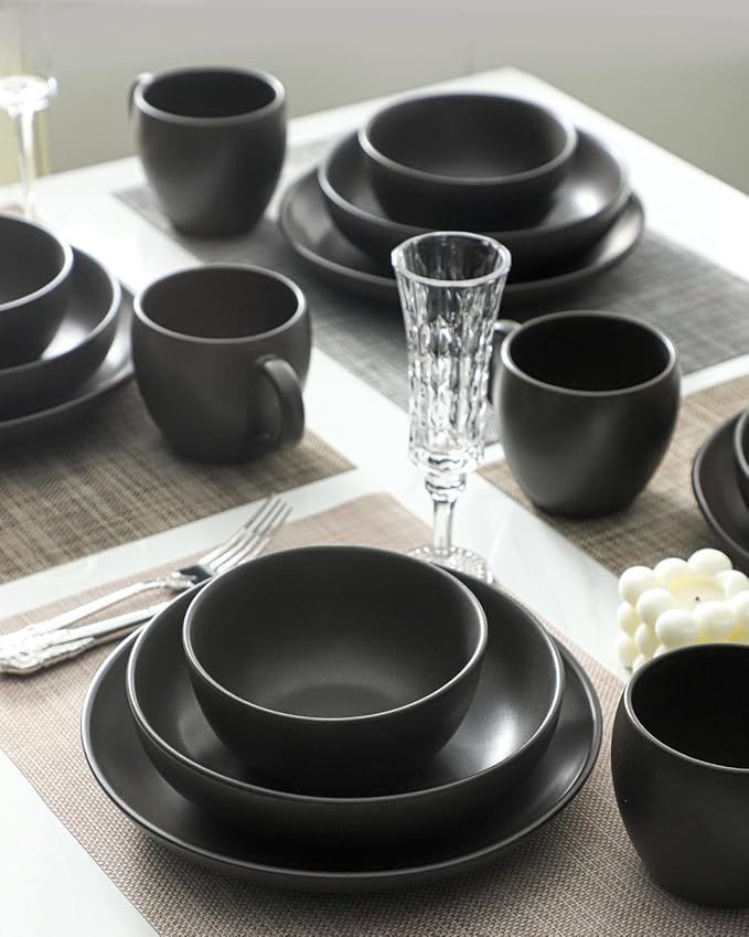 Stoneware Dinner Plates, 10 Inch Serving Dishes Set of 4 for Kitchen, Ceramic Dinnerware Dishes for Steak, Pancakes, Scratch Resistant Plate Set, Microwave & Dishwasher Safe, Matte Black