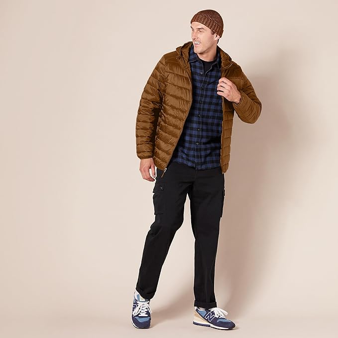 Amazon Essentials Men's Lightweight Water-Resistant Packable Hooded Puffer Jacket