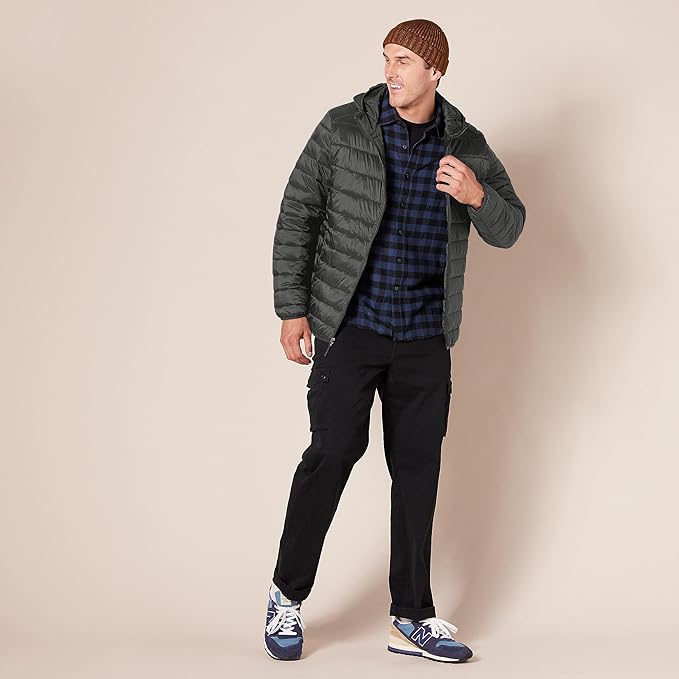 Amazon Essentials Men's Lightweight Water-Resistant Packable Hooded Puffer Jacket
